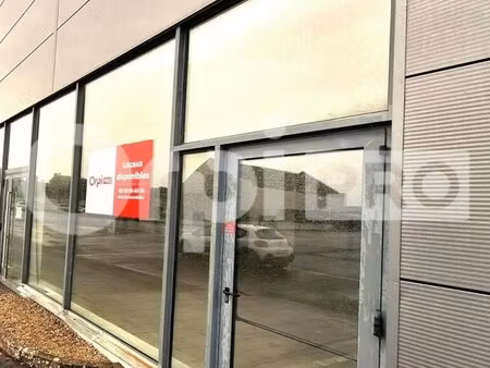 location entrepôt 1 600 m²