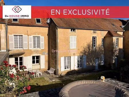 maison bourgeoise avec jardin en centre-bourg.