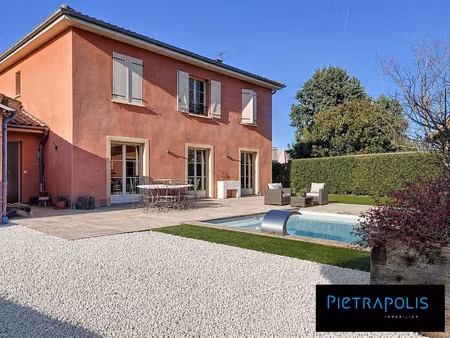belle maison familiale avec piscine au coeur de civrieux