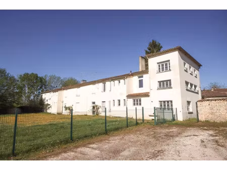 vente immeuble 1724 m² saint-fraigne (16140)