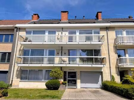 superbe penthouse avec 2 chambres et garage à halle