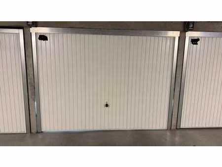 garage fermé avec porte motorisée 18 m² à vendre à nieuport