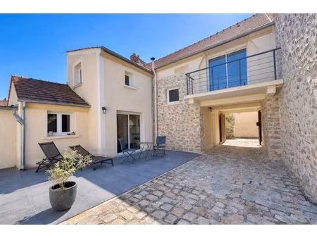 maison totalement rénovée avec 3 chambres et exterieur