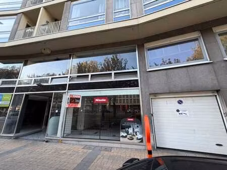 rez commercial idéalement situé