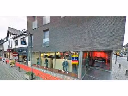 tophandelspand op hoekligging met maximale visibiliteit i...