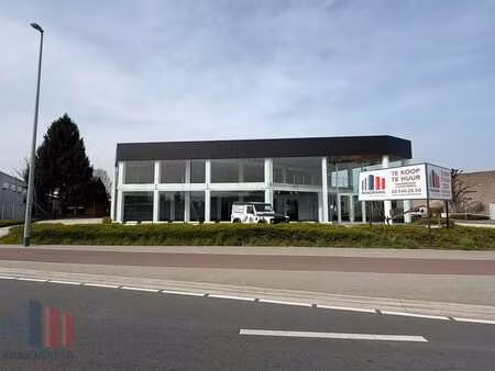 bâtiment commercial polyvalent avec showroom  entrepôt et...