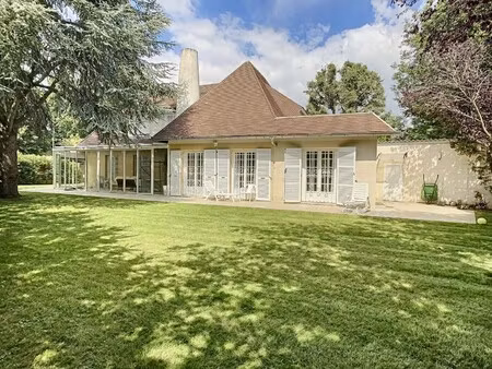 maison de luxe à louer dans le quartier chateau de vaucresson