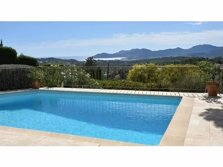 villa de luxe à louer dans le quartier village-le val-cabrieres