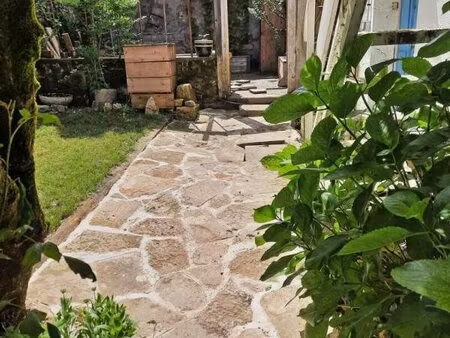 immeuble d'habitation + studio + local commercial (actuellement loué) la charité sur loire