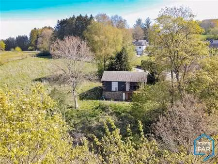 beau chalet à rénover avec garage au grand calme sur 10a93.