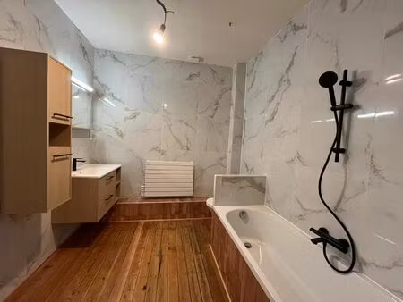 immeuble de rapport à vendre avec terrasse et 4 chambres   bon-secours (vbe15666)