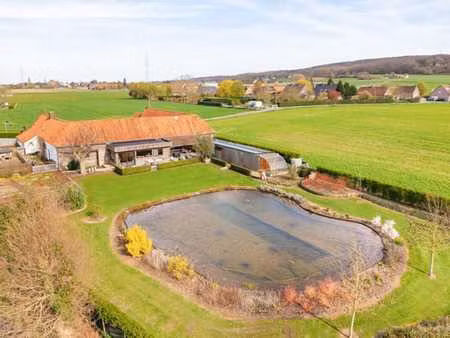 ferme unique avec établissement de restauration