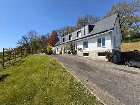 propriété de plus d'un hectare avec vue imprenable!
