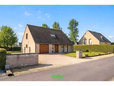 villa 4 façades située dans un clos recherché.