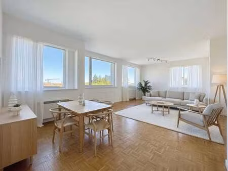 superbe appartement 3 chambres + terrasse + parking