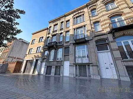 maison à vendre avec potentiel de 7 chambres