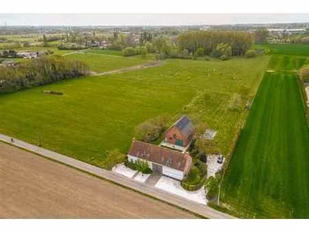 maison de campagne rénovée haut de gamme  entourée de prairi