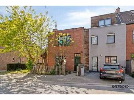 half open bebouwing met tuin op prime locatie