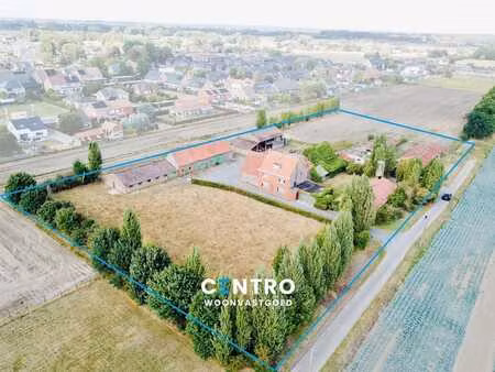 te renoveren hoeve op circa 1 ha op goede ligging!