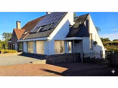 ongelooflijk mooie en moderne ruime woning met grote tuin...