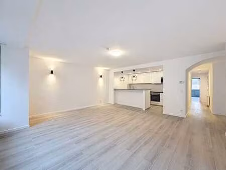 appart 3 chambres + parking – complètement remis à neuf