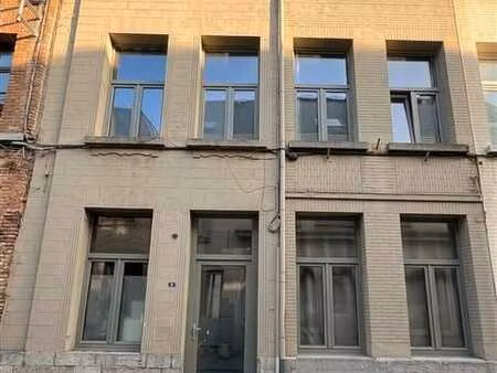 triplex en plein centre d'ath 770 € + 20 € charges communes