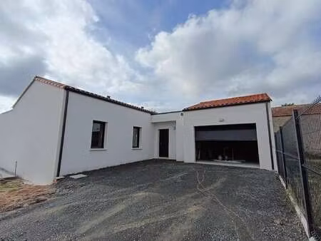 location maison aux landes-genusson (85130) : à louer / 94m² les landes-genusson