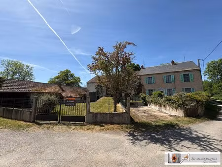 maison de caractère à rénover  avec dépendances et terrain