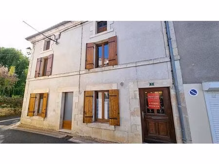 au coeur du bourg  proche commodités