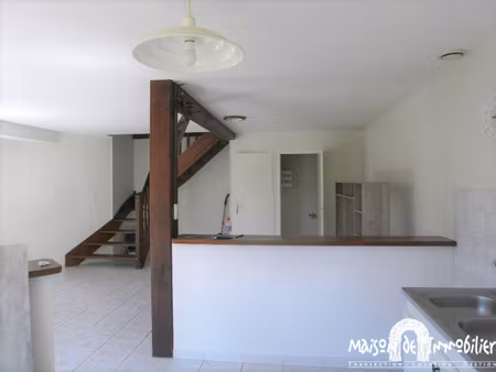 a louer en centre-ville de segonzac - appartement en duplex