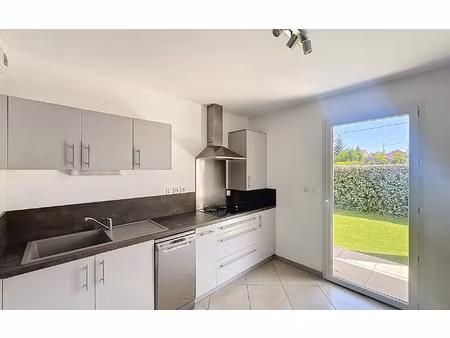 location appartement  m² t-2 à tournon-sur-rhône  650 €