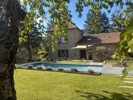 5 mn charlieu maison en pierre renovee