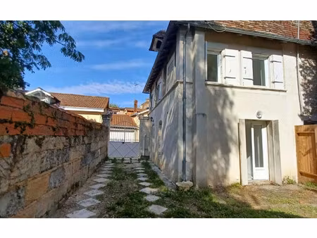 location maison  m² t-3 à neuvic  650 €