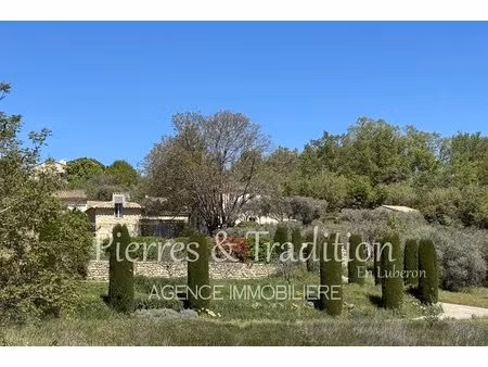 exclusivité ! proche d’un beau village du luberon  magnifique propriété avec vue  piscine 