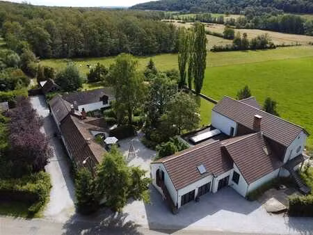 charmantes bâtisses au potentiel touristique et/ou résidenti