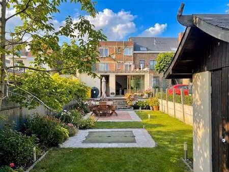 rez commercial de 232 m² sur 4a 10ca avec grand jardin !