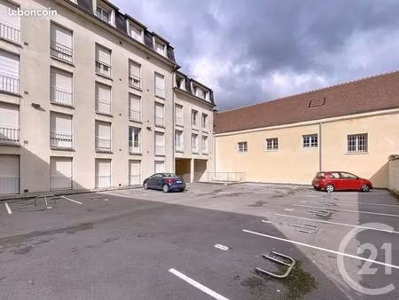 parking 10 m² compiegne