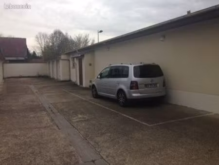 parking 10 m² montataire