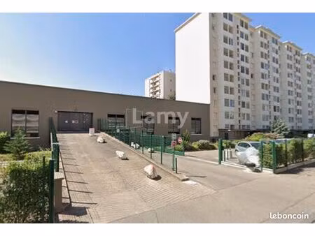 parking 19 m² villeurbanne