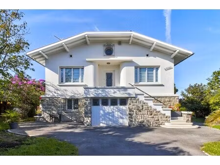 maison de luxe à vendre dans le quartier louillot