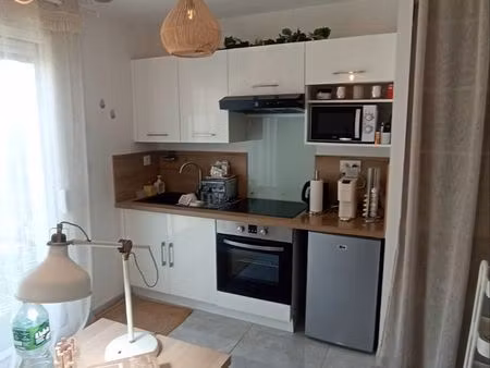 a louer - bureau/ studio 20 m2 avec terrasse privative - disponible au 1er juin