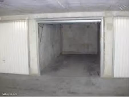 loue grand garage - 16.5 m2