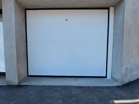garage / box
