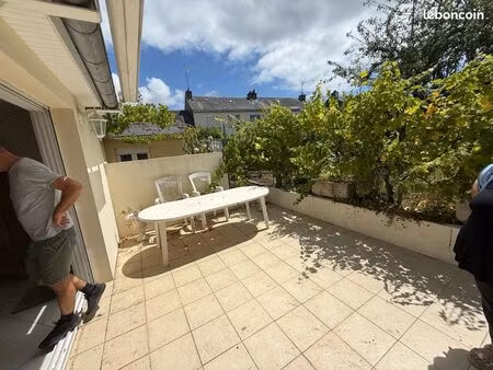 house 4 bedrooms  3 showers