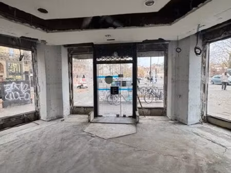 location local commercial