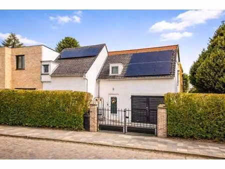 halfopen woning met zonnige tuin te koop in gentbrugge