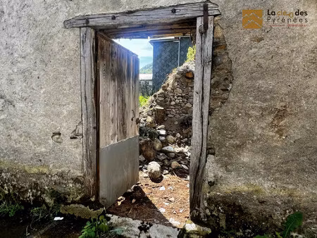 grange en ruine avec jardin
