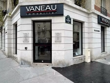 local d'angle 149 m² - rue poussin