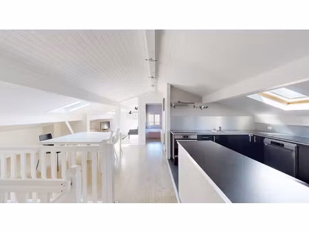dernier étage d'une maison basque 112 m2 au sol & place de