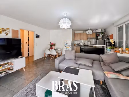 t3- saint herblain avec terrasse et parking